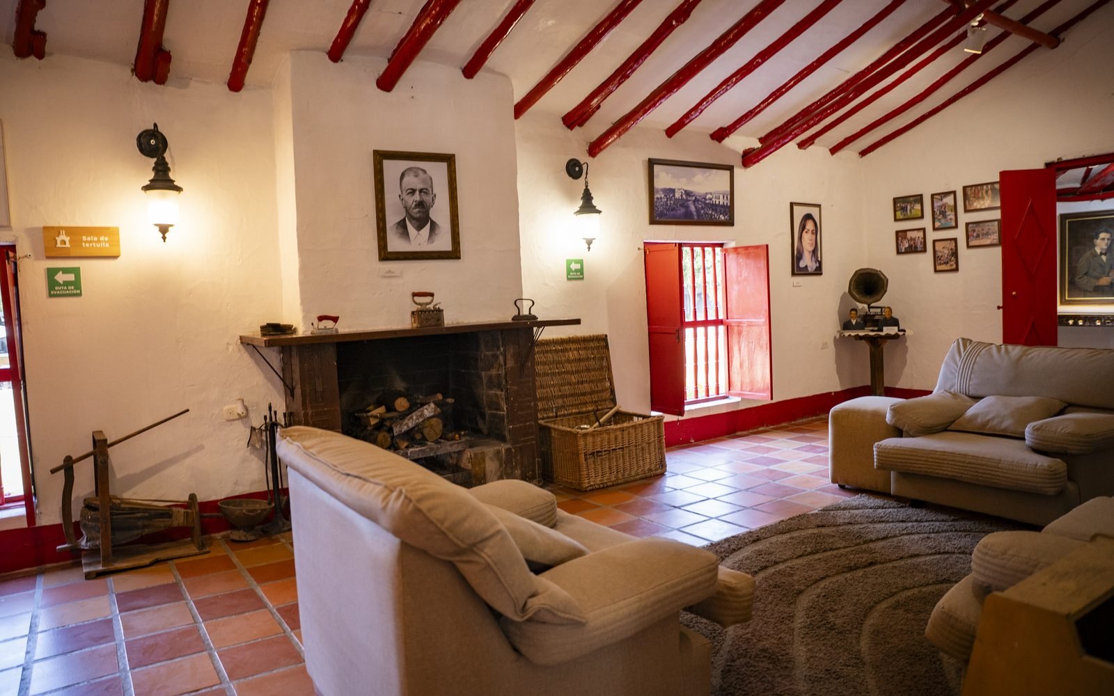 Sala de Tertulia — Casa Museo El Santuario