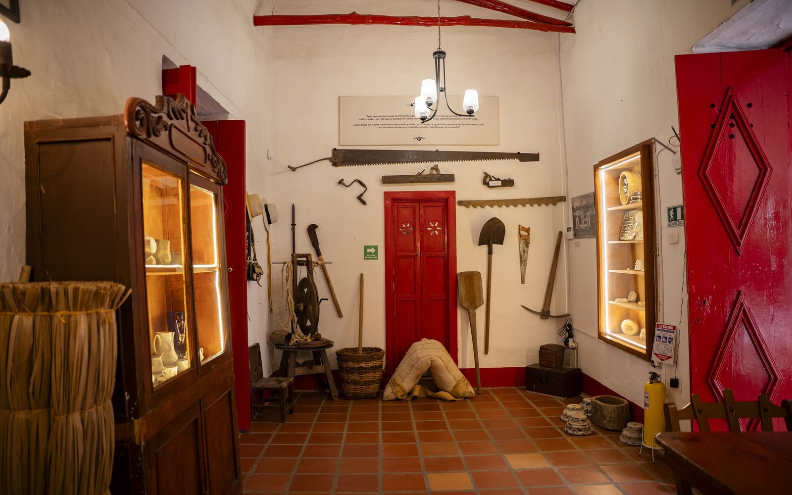Espacio en honor a la cerámica — Casa Museo El Santuario